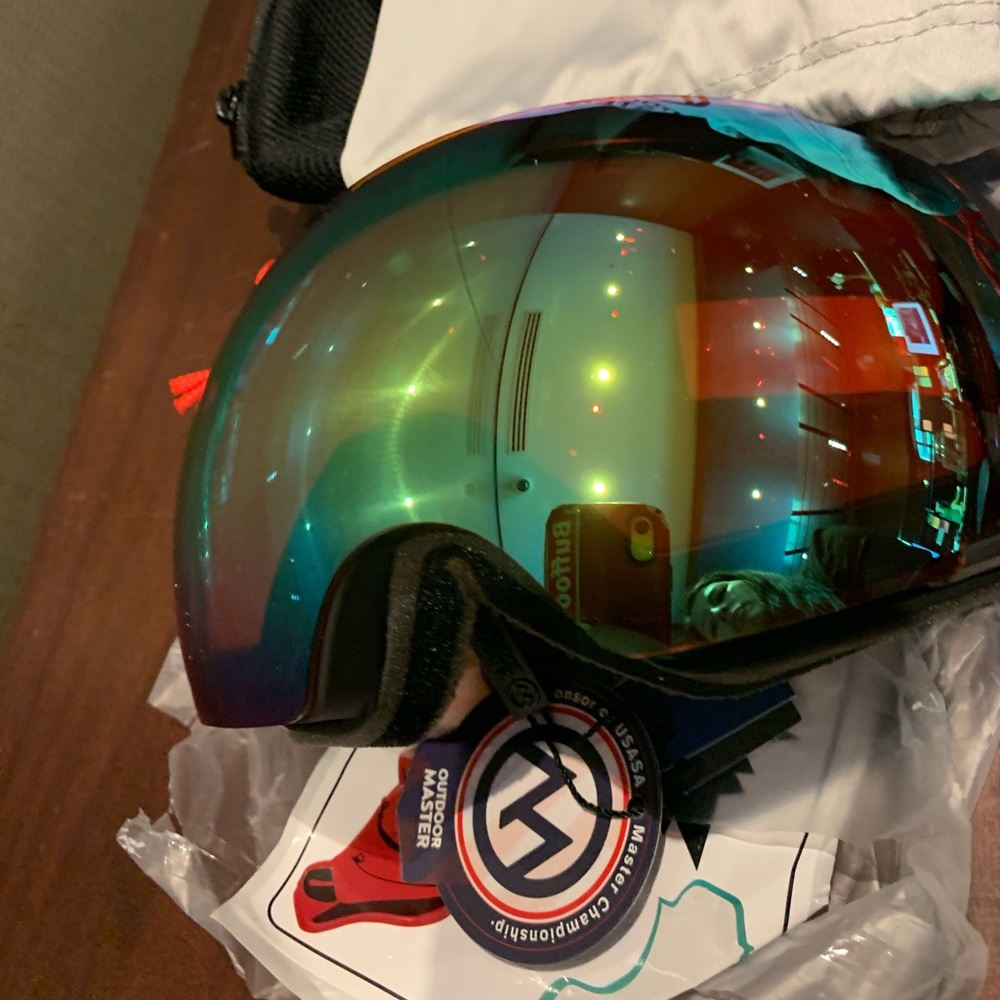 Snow goggles